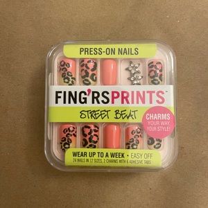 Press on nails